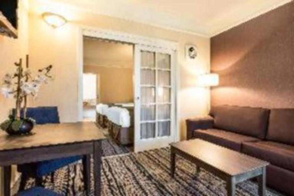 Ramada Suites By Wyndham Σαν Ντιέγκο Εξωτερικό φωτογραφία