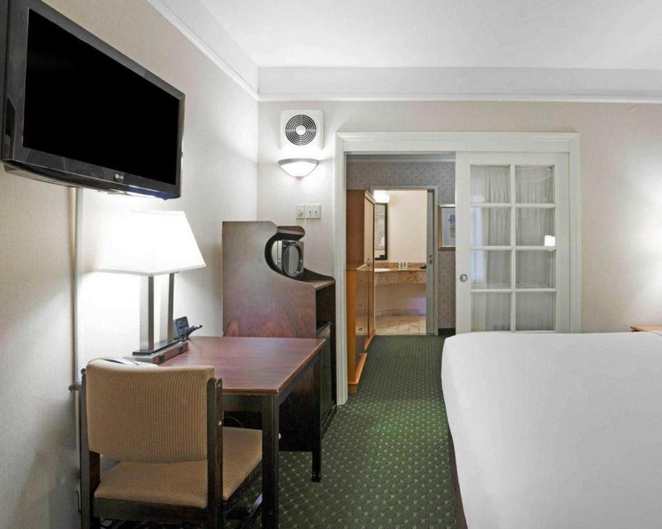 Ramada Suites By Wyndham Σαν Ντιέγκο Εξωτερικό φωτογραφία