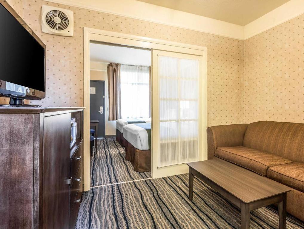 Ramada Suites By Wyndham Σαν Ντιέγκο Εξωτερικό φωτογραφία