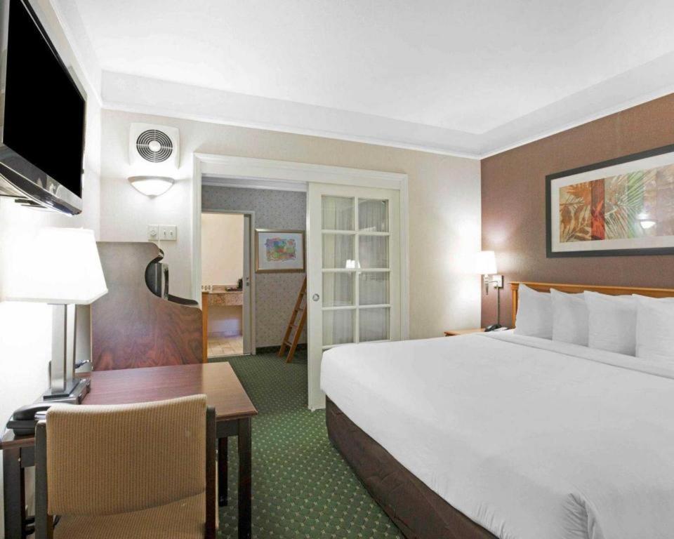 Ramada Suites By Wyndham Σαν Ντιέγκο Εξωτερικό φωτογραφία