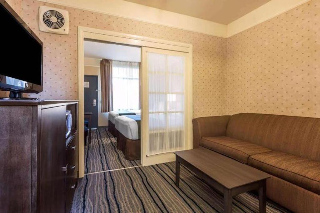 Ramada Suites By Wyndham Σαν Ντιέγκο Εξωτερικό φωτογραφία